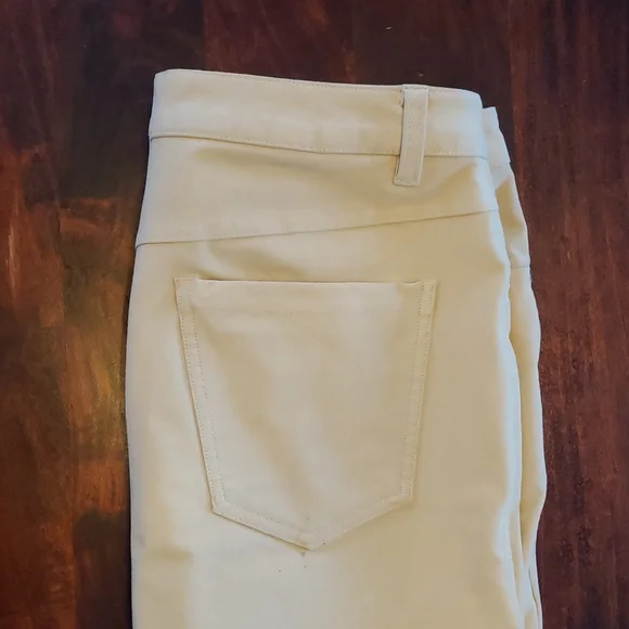 Too Small - Picture 3 of 4